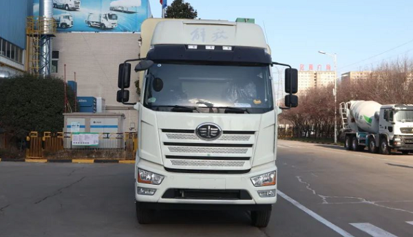 散裝飼料運輸車(chē)
