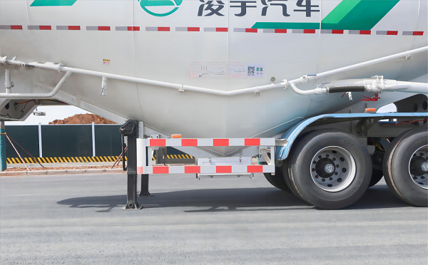凌宇粉粒物料運輸半掛車(chē)
