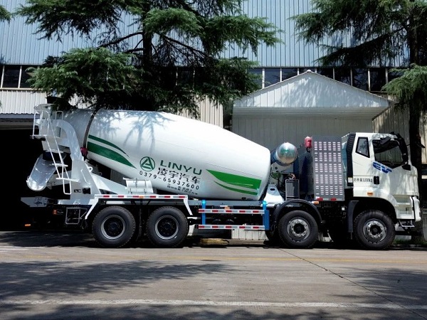 水泥罐車(chē)裝料卸料的注意事項有哪些？