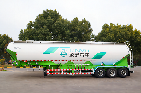粉粒物料運輸車(chē)的特點(diǎn)詳解！